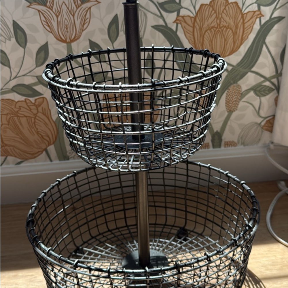 Bendt 2-Tier Iron Fruit Basket